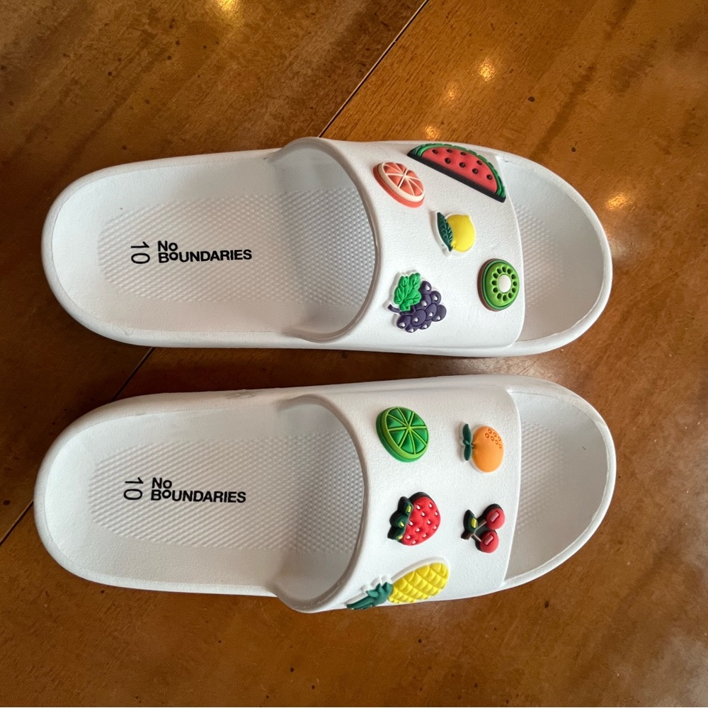 No Boundaries Women's Comfort Slided with Fruit Motif size 10